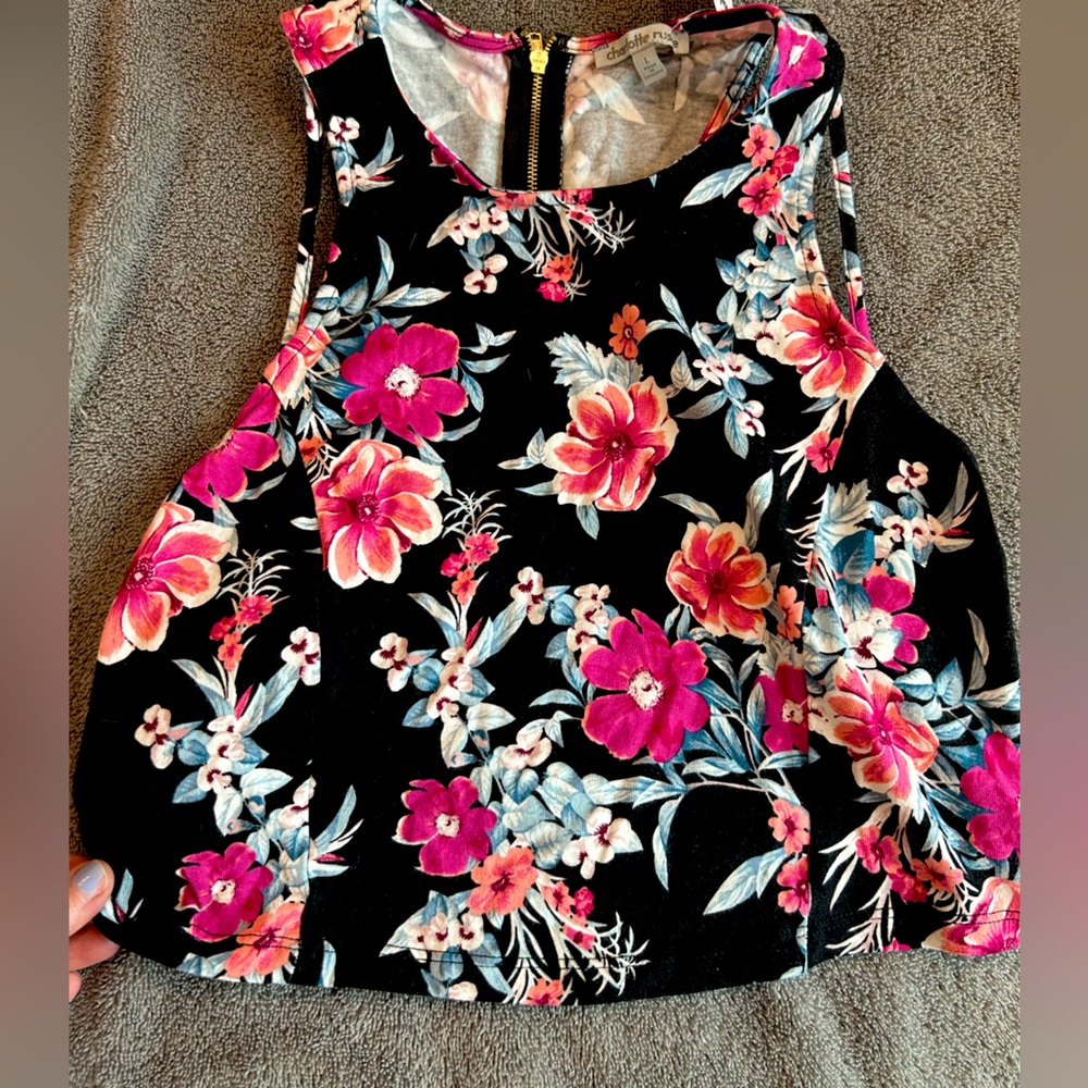 Black Floral Crop Top 🌺 NWT